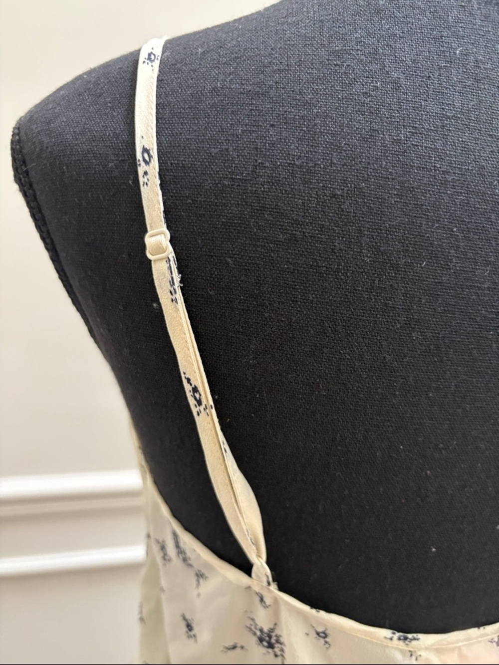 Aritzia Wilfred Chimere Camisole 100% Silk Size s - Picture 7 of 7